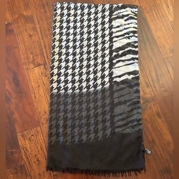 Express | houndstooth patterned polyester scarf wrap - Picture 3 of 11